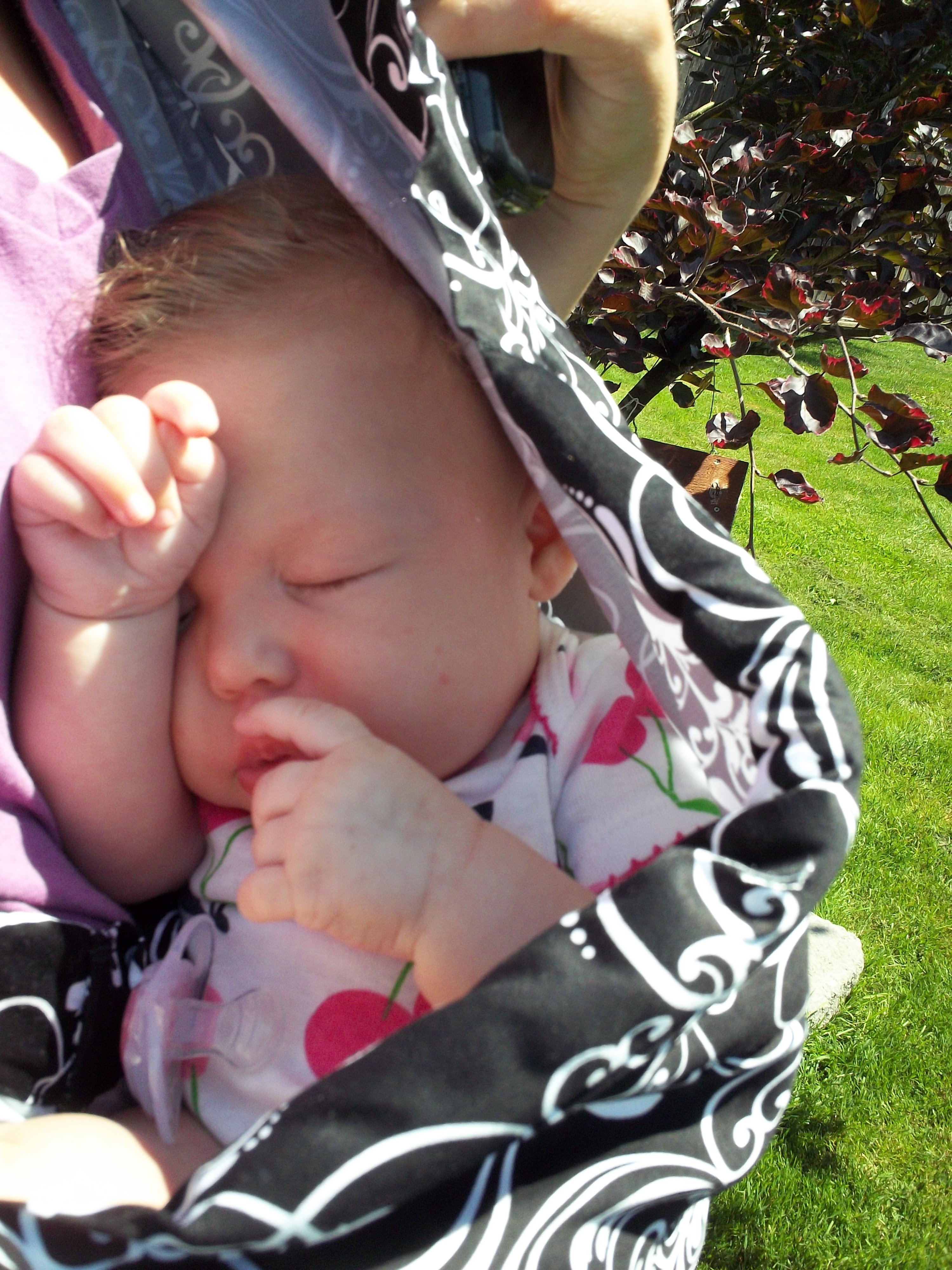 Hotslings Adjustable Pouch Slings | Emily Reviews