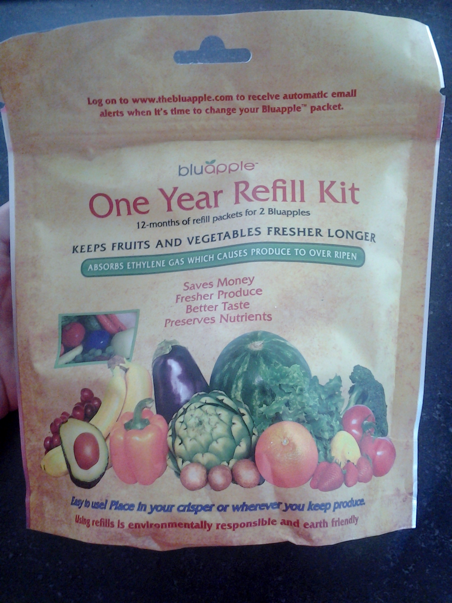 BluApple Produce Saver Refill Kit - Keep Fruits and Vegetables Fresh  Longer, 8 Veggie and Fruit Saver Packets, Each Packet Lasts up to 3 Months