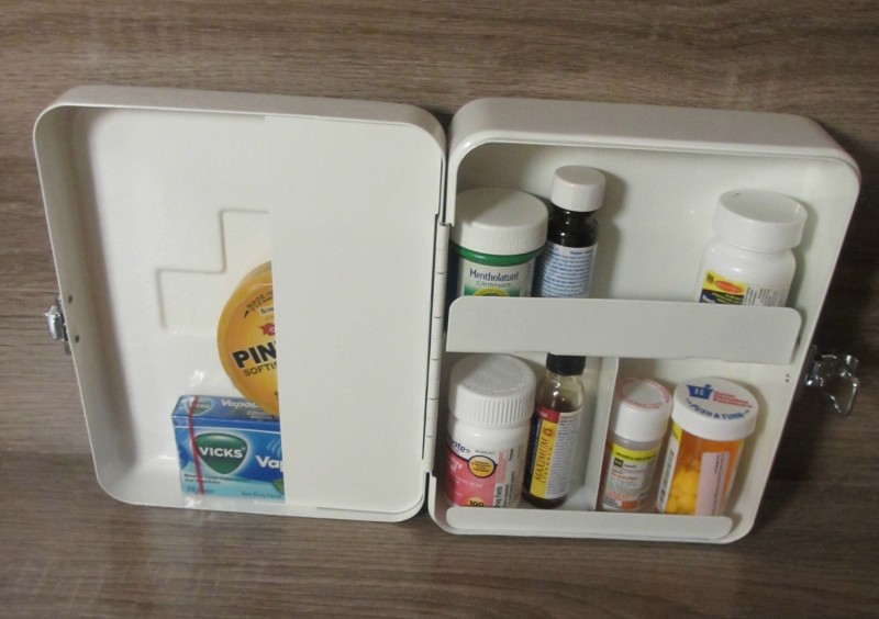 kikkerland miniature first aid medicine cabinet box