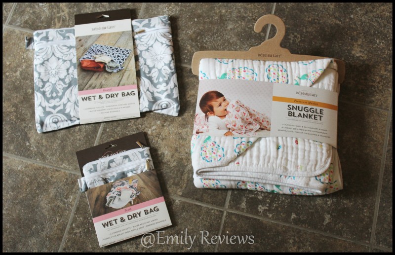 Bébé au Lait Goes On Vacation ~ Snuggle Blanket & Wet/Dry Bags Review