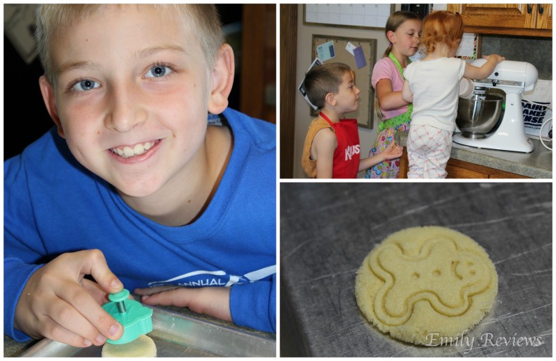 Handstand Kitchen ~ Cooking With Kids + Discount, Cookies with Santa baking kit