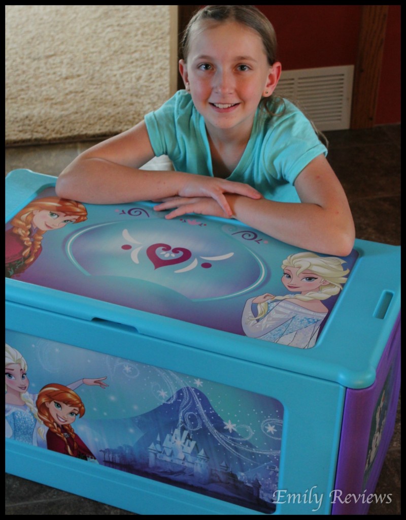 Delta Children ~ Disney Frozen Toy Box & Mickey Mouse Activity Easel {Holiday Gift Guide Ideas!}