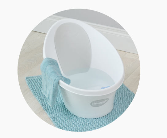 Shnuggle Baby Bath {Award-Winning Infant Bathtub} Shnuggle are a British company founded in 2009 who are now bringing their clever and innovative baby products to the USA. {Emily Reviews}