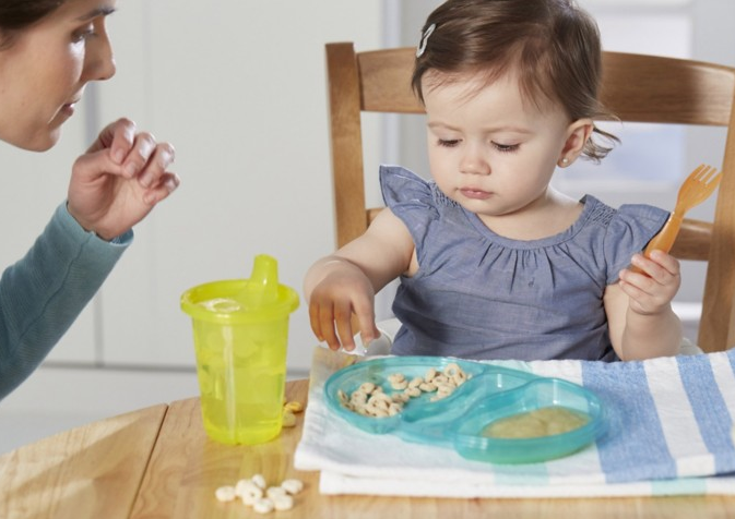 The First Years Mealtime Essentials ~ Perfect Home Or On The Go ~ Take & Toss Heavy Duty Sectioned Plates that snap together for a leak resistant container, perfect for on the go!! {Emily Reviews}