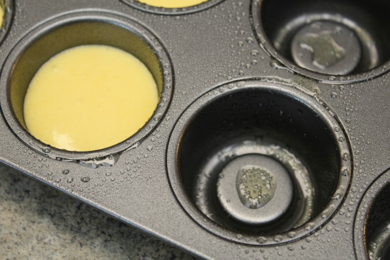 Chicago Metallic Non Stick 20 Hole Sponge Cake Bun Teacake Pan Baking Tray 