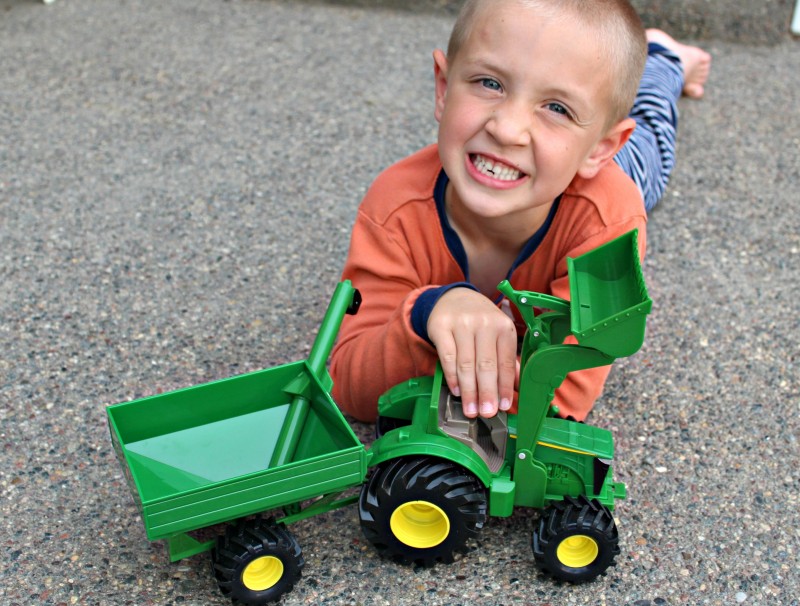John Deere 8” Monster Treads Tractor With Wagon {From TOMY} Review