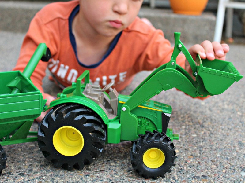 John Deere 8” Monster Treads Tractor With Wagon {From TOMY} Review