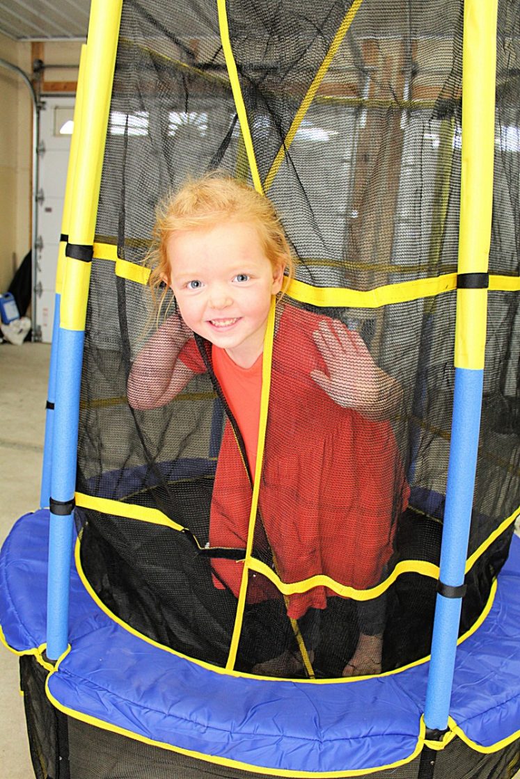 Upper Bounce 55_ Kid-Friendly Trampoline & Enclosure Set 3