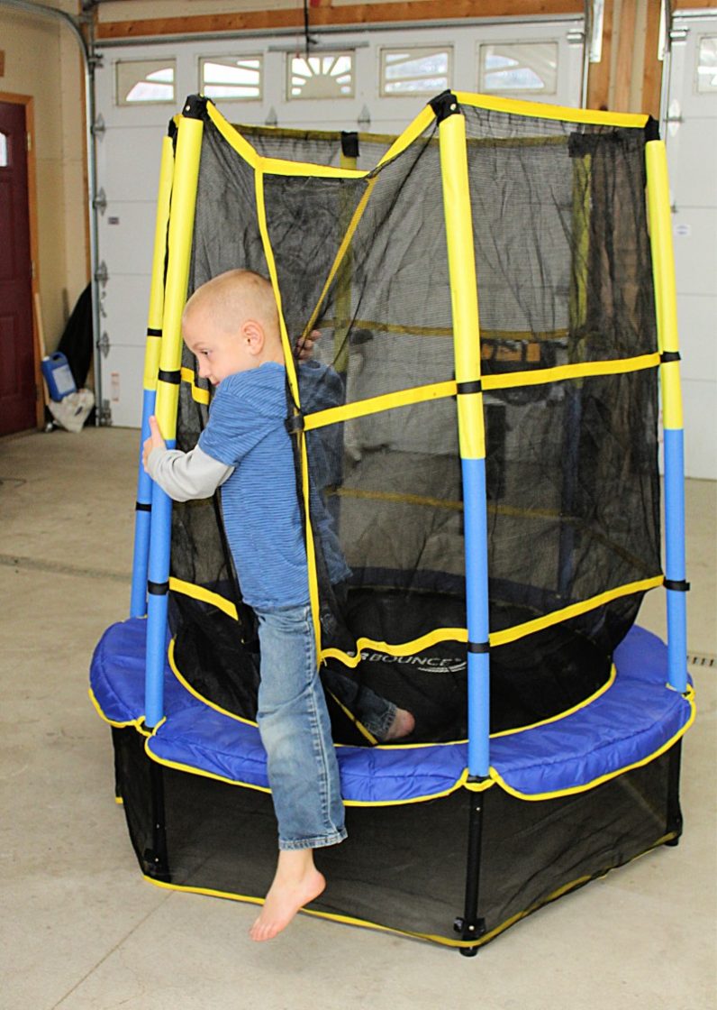 Upper Bounce 55_ Kid-Friendly Trampoline & Enclosure Set 3