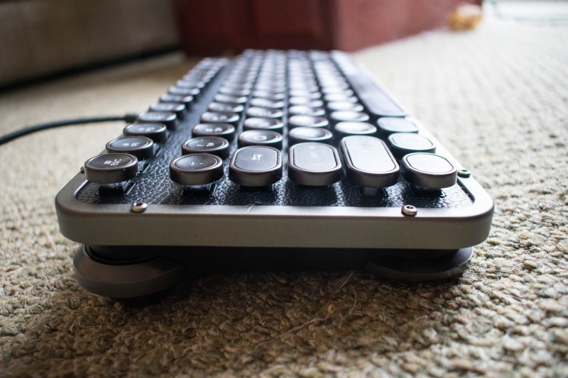 azio retro compact keyboard