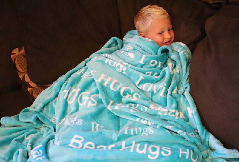 blankiegram hugs blanket