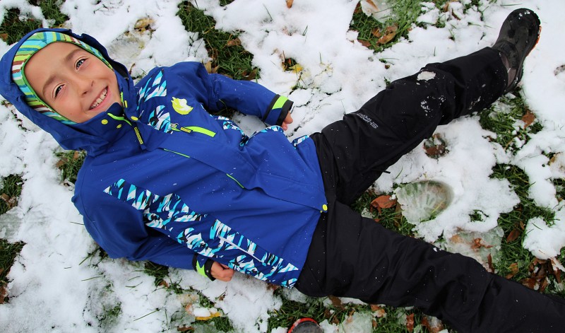 11 Things To Pack For A Fun-Filled Snow Trip With Kids {+ Shred Dog Review}