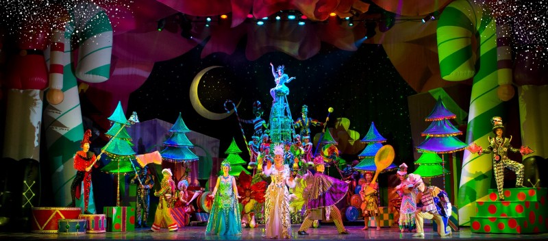 Inspiring Holiday Excitement with Cirque Dreams Holidaze