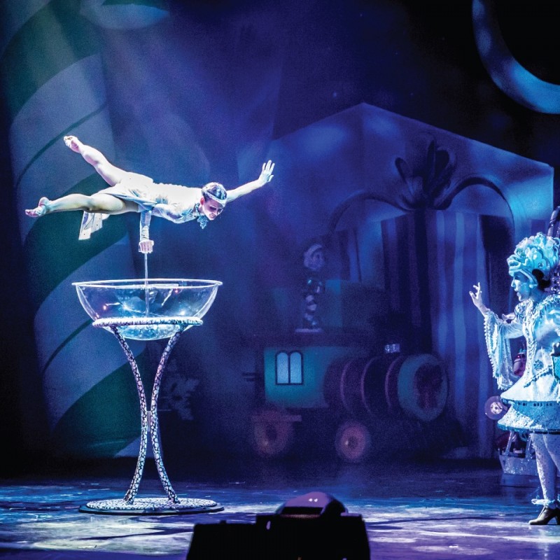 Inspiring Holiday Excitement with Cirque Dreams Holidaze