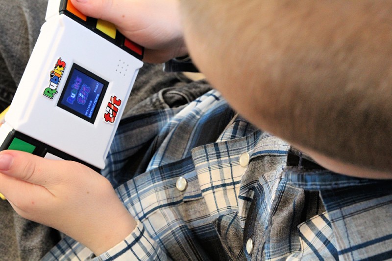 Rubik's Tilt – Jeu Électronique Inclinable 3 Niveaux Avec Astuces, Dès 8 Ans