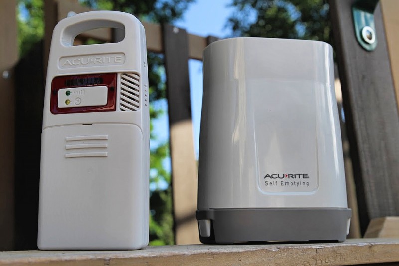 AcuRite Weather Station with Rain Gauge and Lightning Detector