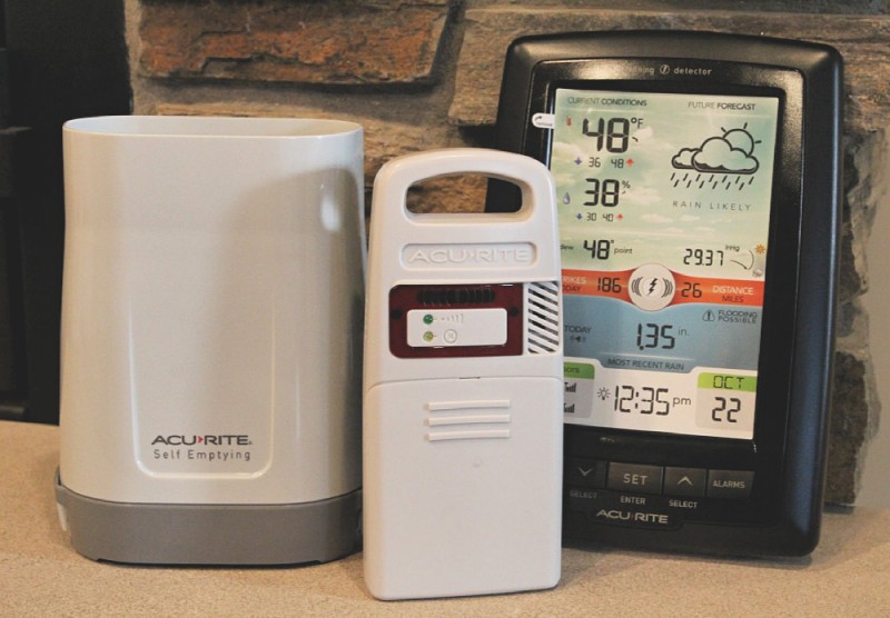 AcuRite Weather Station with Rain Gauge and Lightning Detector