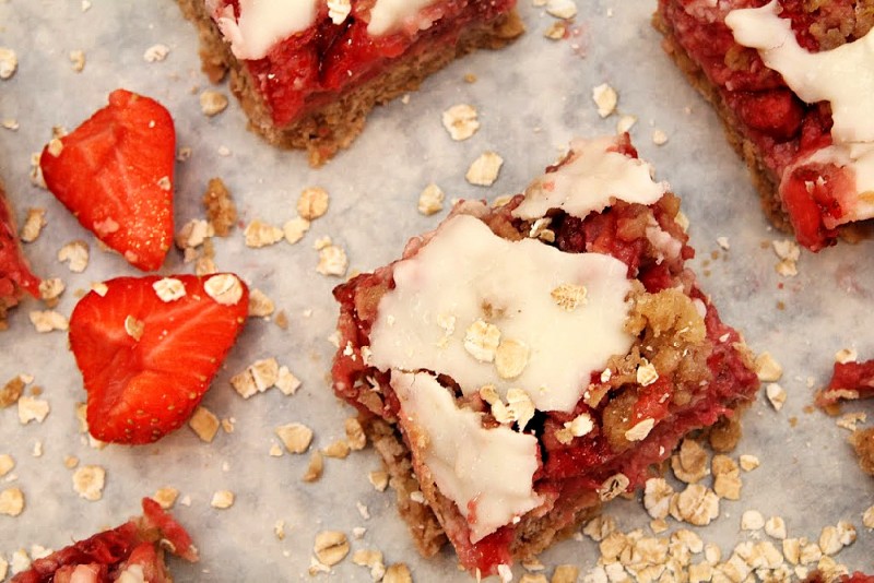 Healthy Oatmeal Strawberry Bars Recipe 