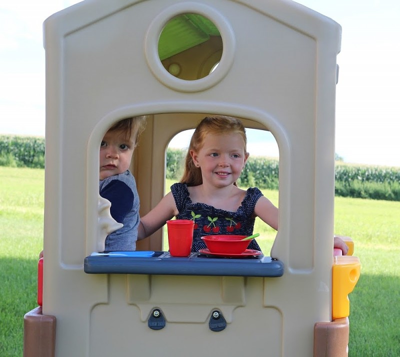 6 Benefits To Outdoor Play [+Simplay3 Discovery Playhouse Review]