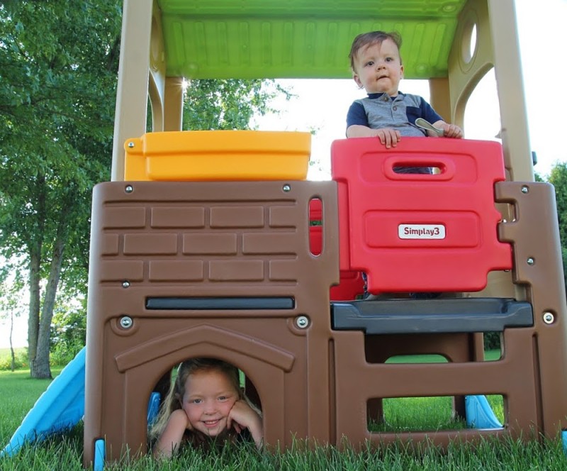 6 Benefits To Outdoor Play [+Simplay3 Discovery Playhouse Review]