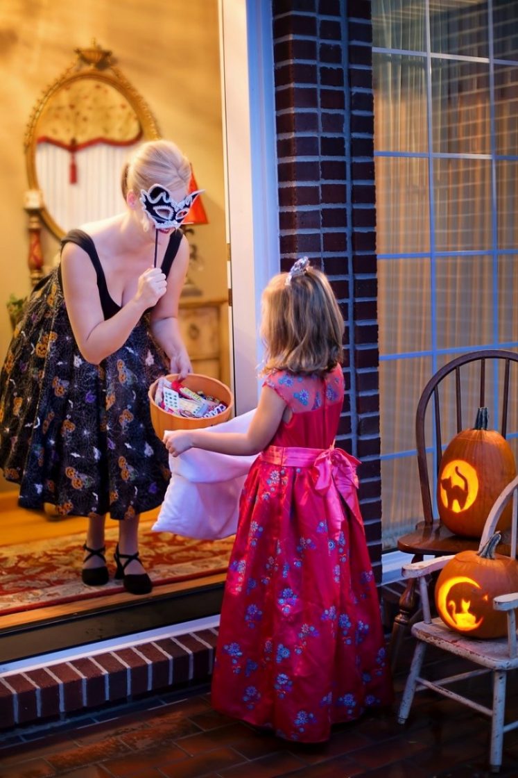 halloween - 70+ Best Family Fall Activities (+ ShredDog Fleece Review)
