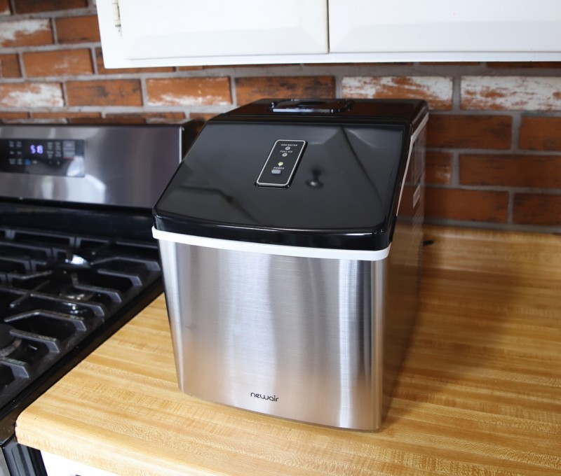 NEWAIR COUNTERTOP ICE MAKER