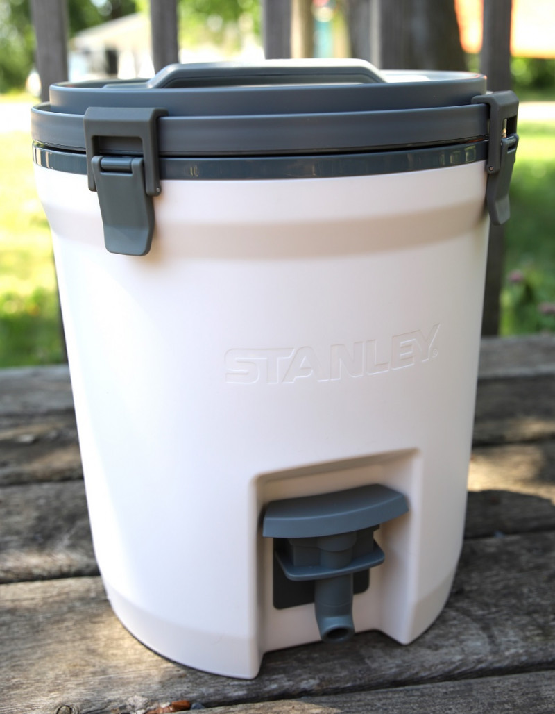 Adventure fastflow water jug