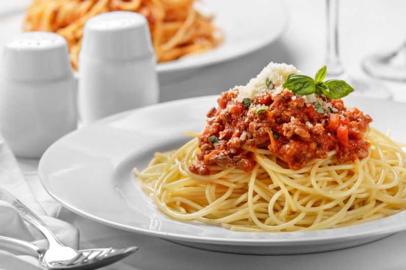 Spaghetti on a white plate