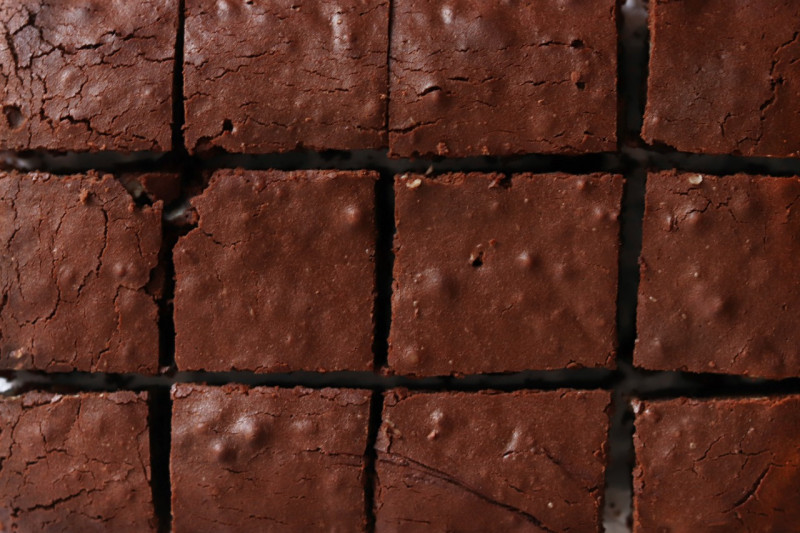 A wall of brownies