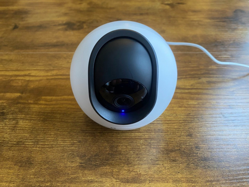 E4ZVIZ Smart Home Camera C6 2K+ on wooden desk