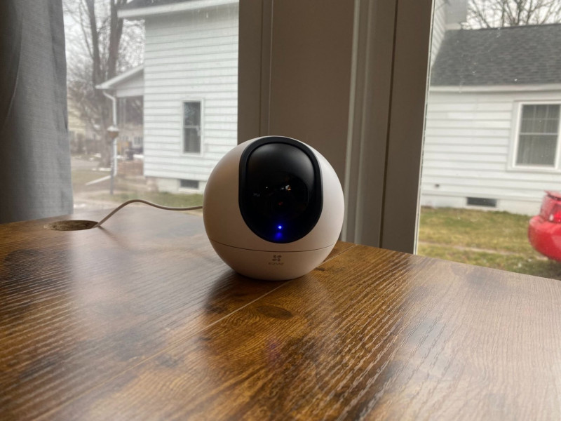 E4ZVIZ Smart Home Camera C6 2K+ on wooden desk