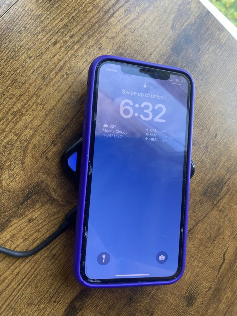 Targus Qi Wireless Charging Pad Plus charging an iPhone