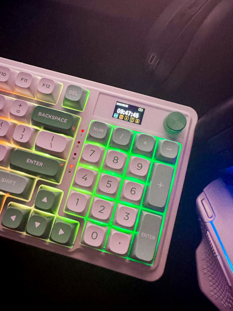 Redragon GALATIN PRO K719 Gaming Keyboard Review + Giveaway.