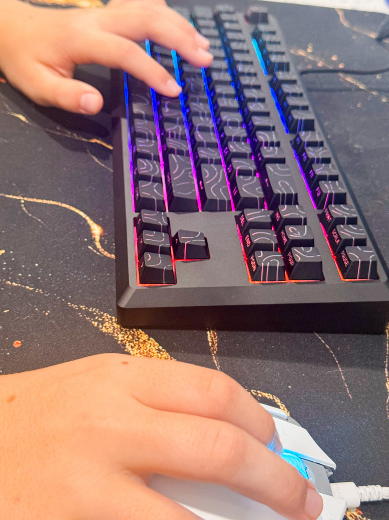 Redragon URANUS K737 PRO Gaming Keyboard Review.
