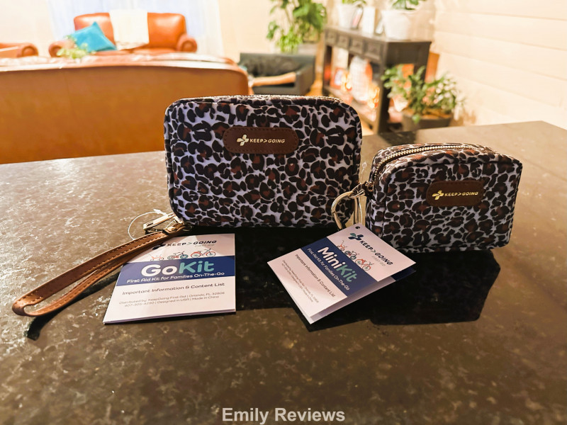 The Ultimate Christmas Gift for Adventurers - Keep Going First Aid Kit Review & GIVEAWAY Keep Going First Aid Kits, Adult Gift Ideas, Teen Gift Ideas, Stocking Stuffers, School Backpacks, Sports Bags, Gym Bags
