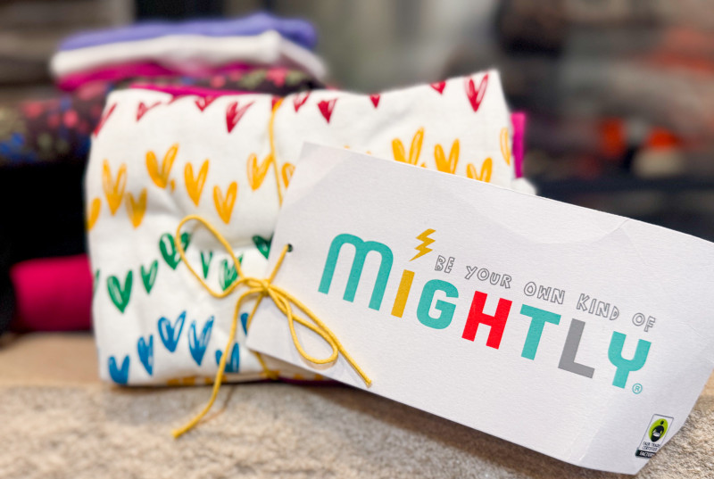 Mightly Review - Kids Holiday Styles & More! (+ Giveaway).