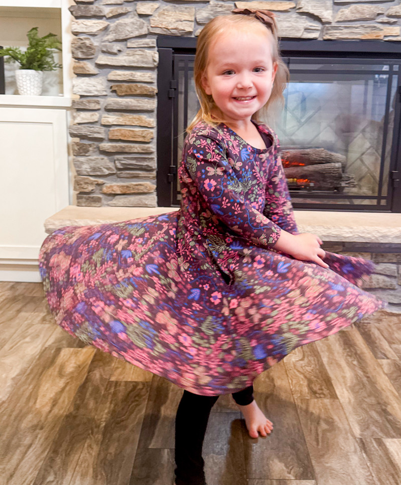 Mightly Review - Kids Holiday Styles & More! (+ Giveaway).