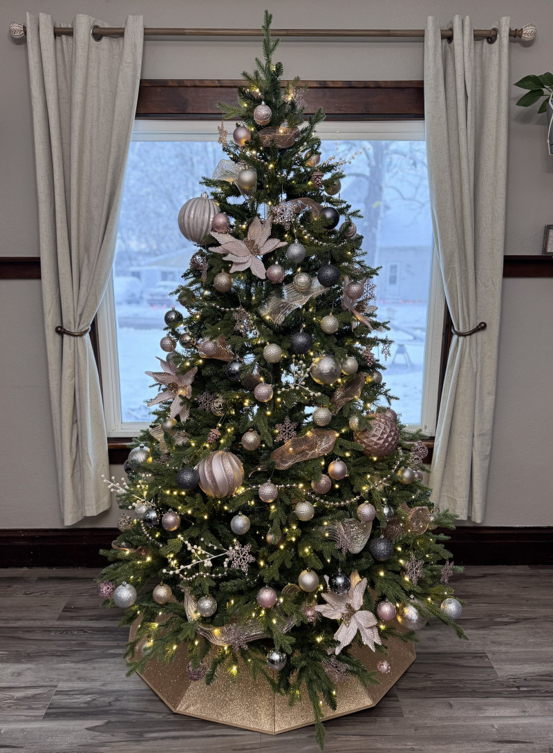 King of Christmas scarlet fir 7.5' pre-lit artificial tree