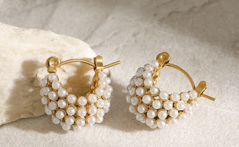 Ezra Gems Mini Glow U Pearl Earrings.