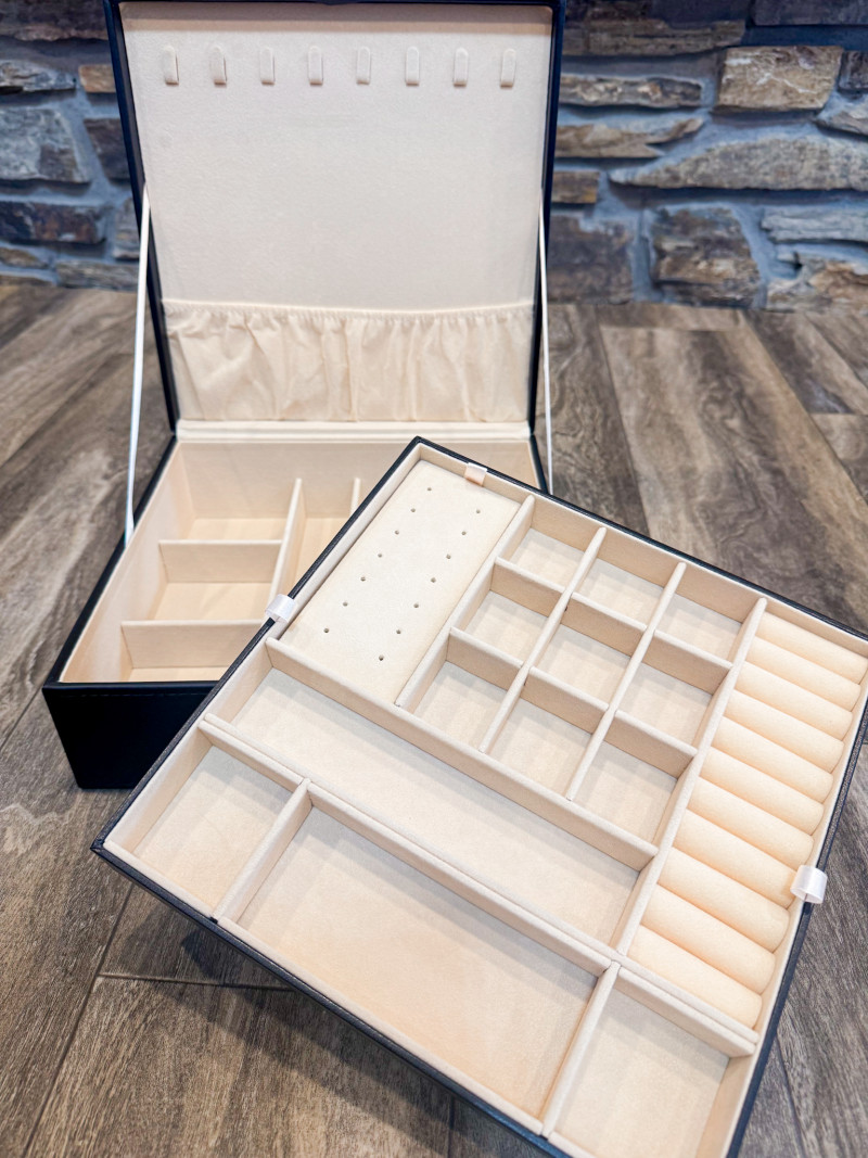 Large-Capacity 2-Layer Jewelry Organizer Storage Case.