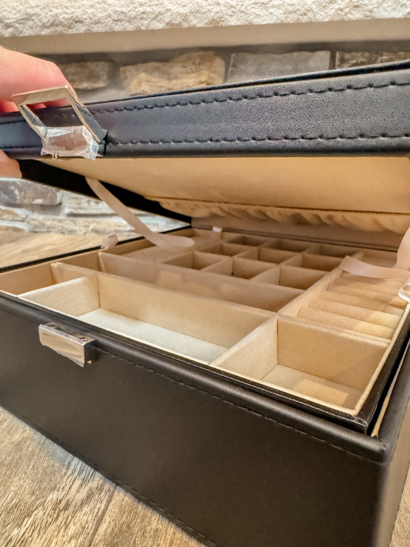 Large-Capacity 2-Layer Jewelry Organizer Storage Case.
