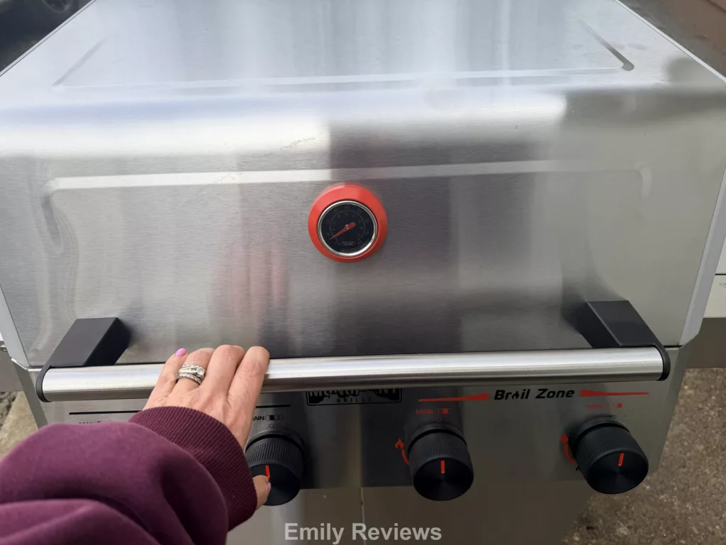 Monument Mesa II 415BZ review, Monument grill review, budget gas grill, propane grill with side burner, best gas grill under 500, backyard grill ideas, grill rain cover review