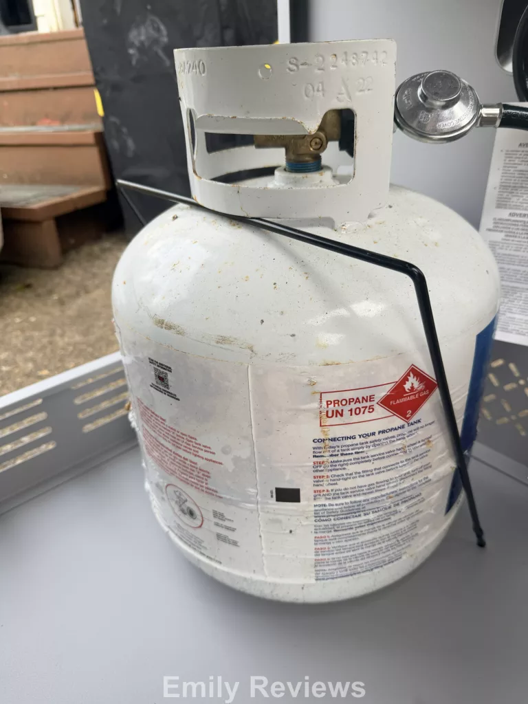 Monument Mesa II 415BZ review, Monument grill review, budget gas grill, propane grill with side burner, best gas grill under 500, backyard grill ideas, grill rain cover review