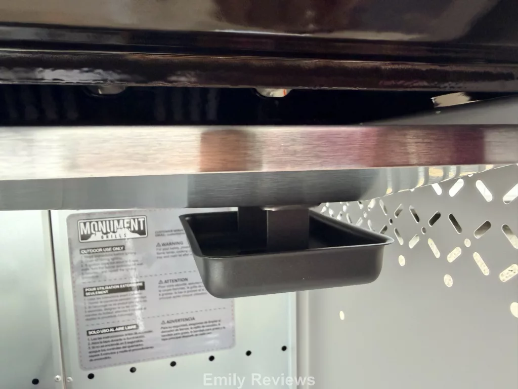 Monument Mesa II 415BZ review, Monument grill review, budget gas grill, propane grill with side burner, best gas grill under 500, backyard grill ideas, grill rain cover review