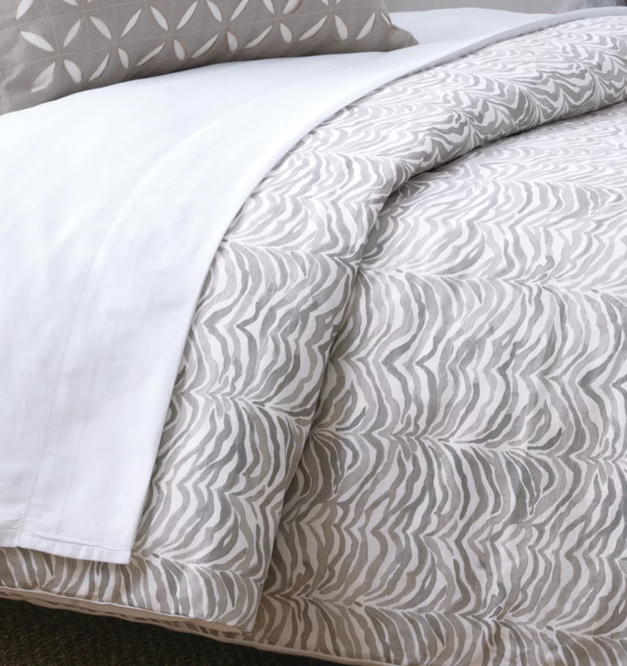 5 Simple Ways To Turn Your Master Bedroom Into an Oasis.