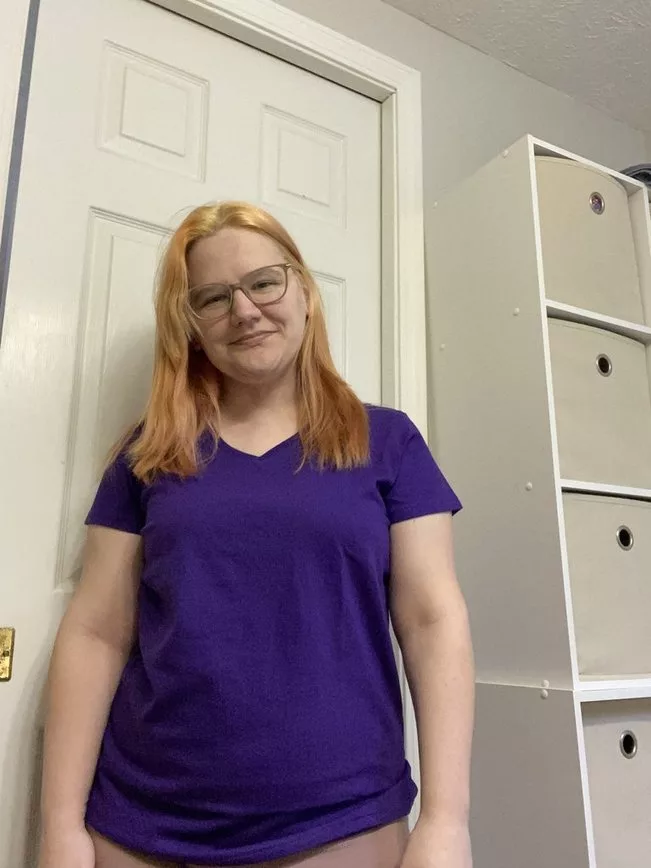 Gildan® 5V00L purple v-neck shirt for women