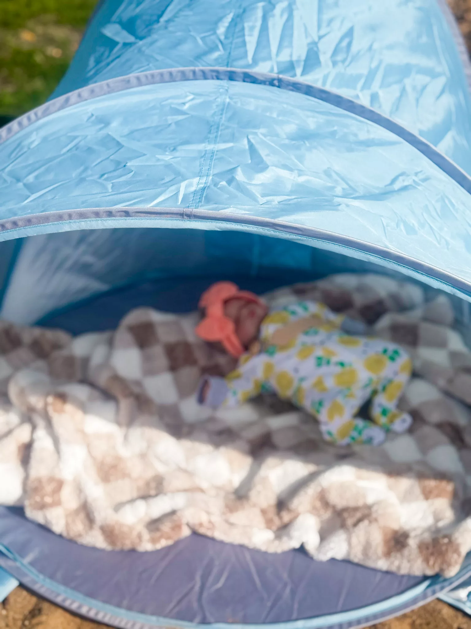 Pop Up Baby Beach Tent With Mini Canopy Review + Giveaway.