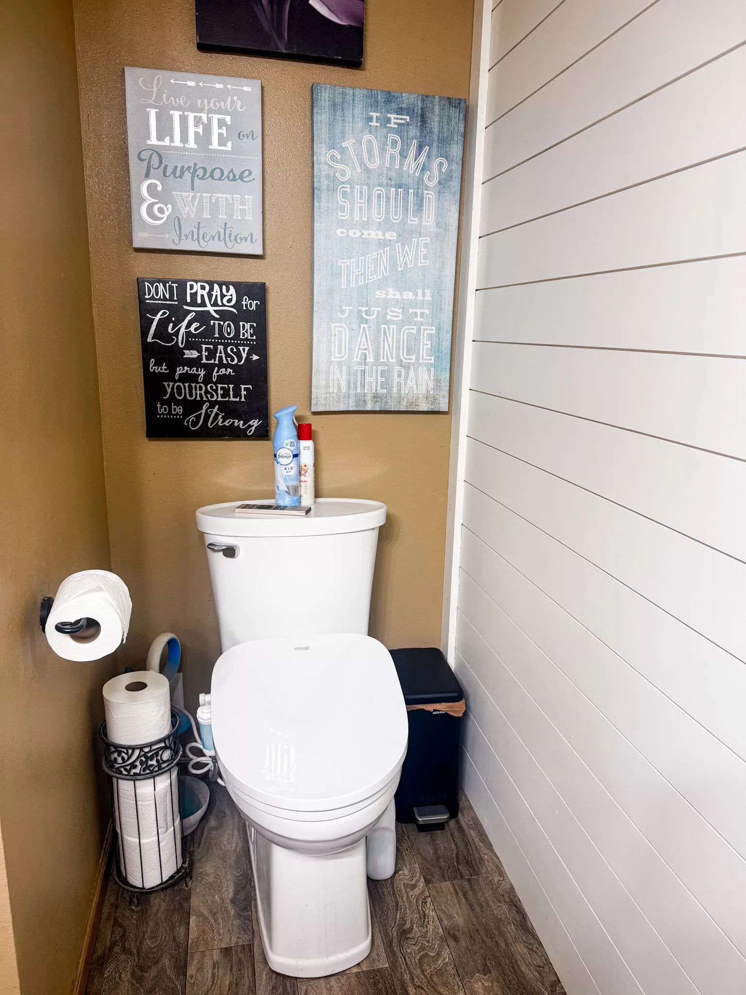 SONGMICS Bathroom Trash Can, 2.6-Gallon.