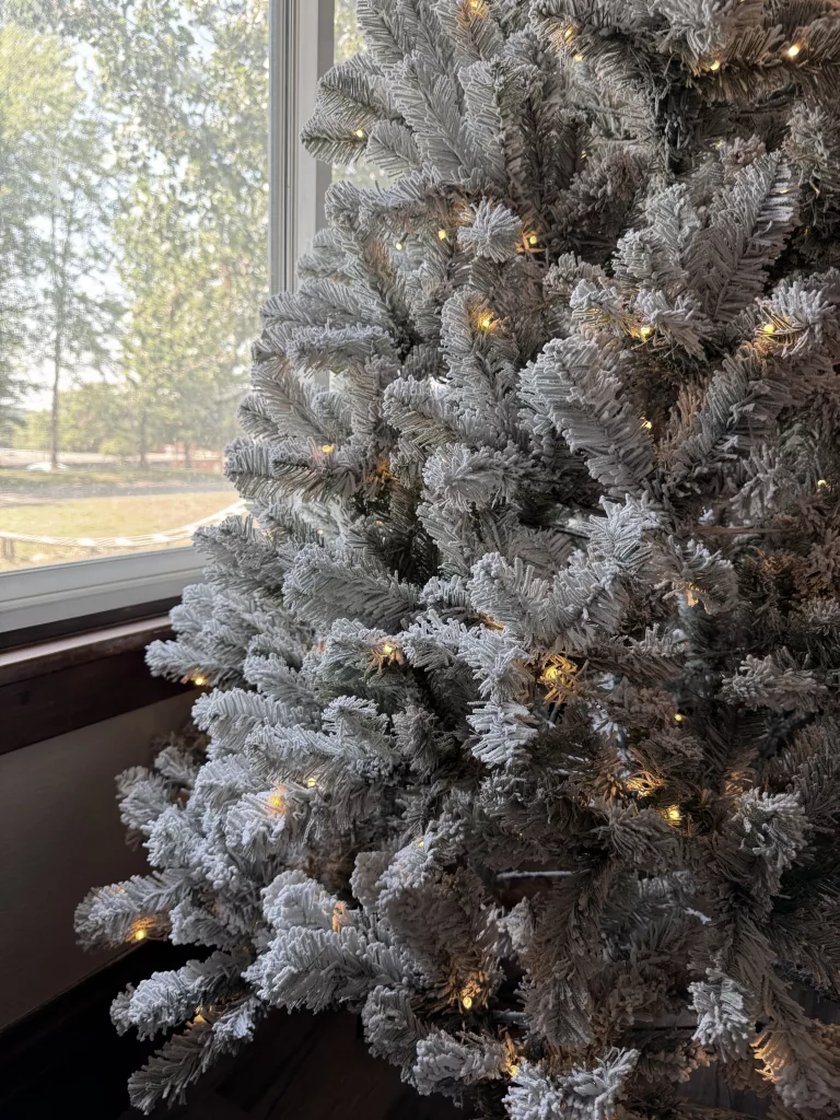 King of Christmas 8' Prince Flock tree