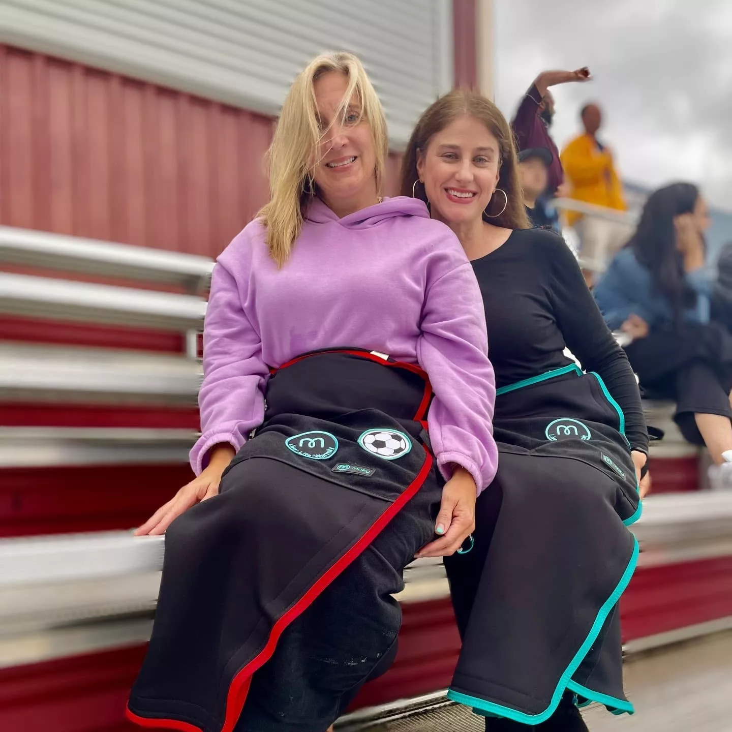 Mozy Wearable Blanket Review: Stay Warm Anywhere This Fall (+ Giveaway!).